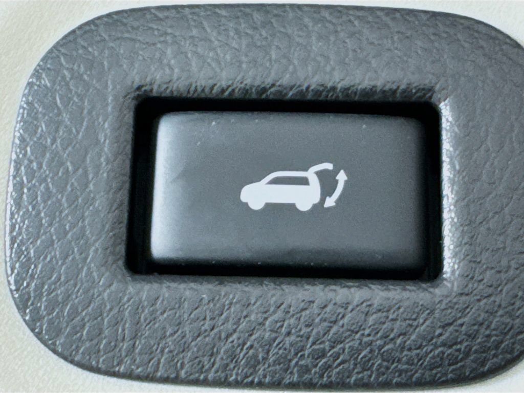 Used 2018 Nissan Rogue SV AWD/4WD image 31