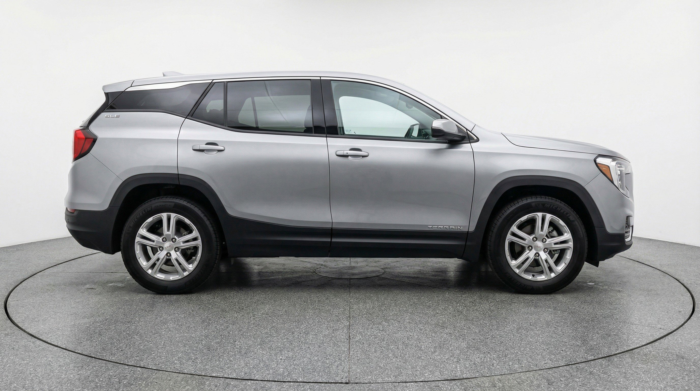 Used 2024 GMC Terrain SLE FWD image 11