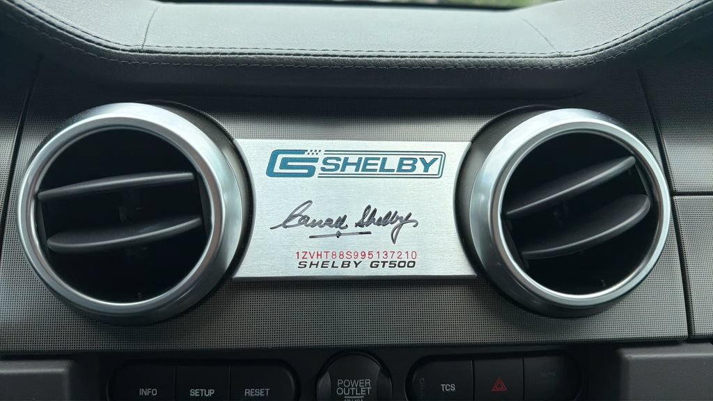 Used 2009 Ford Mustang Shelby GT500 RWD image 17