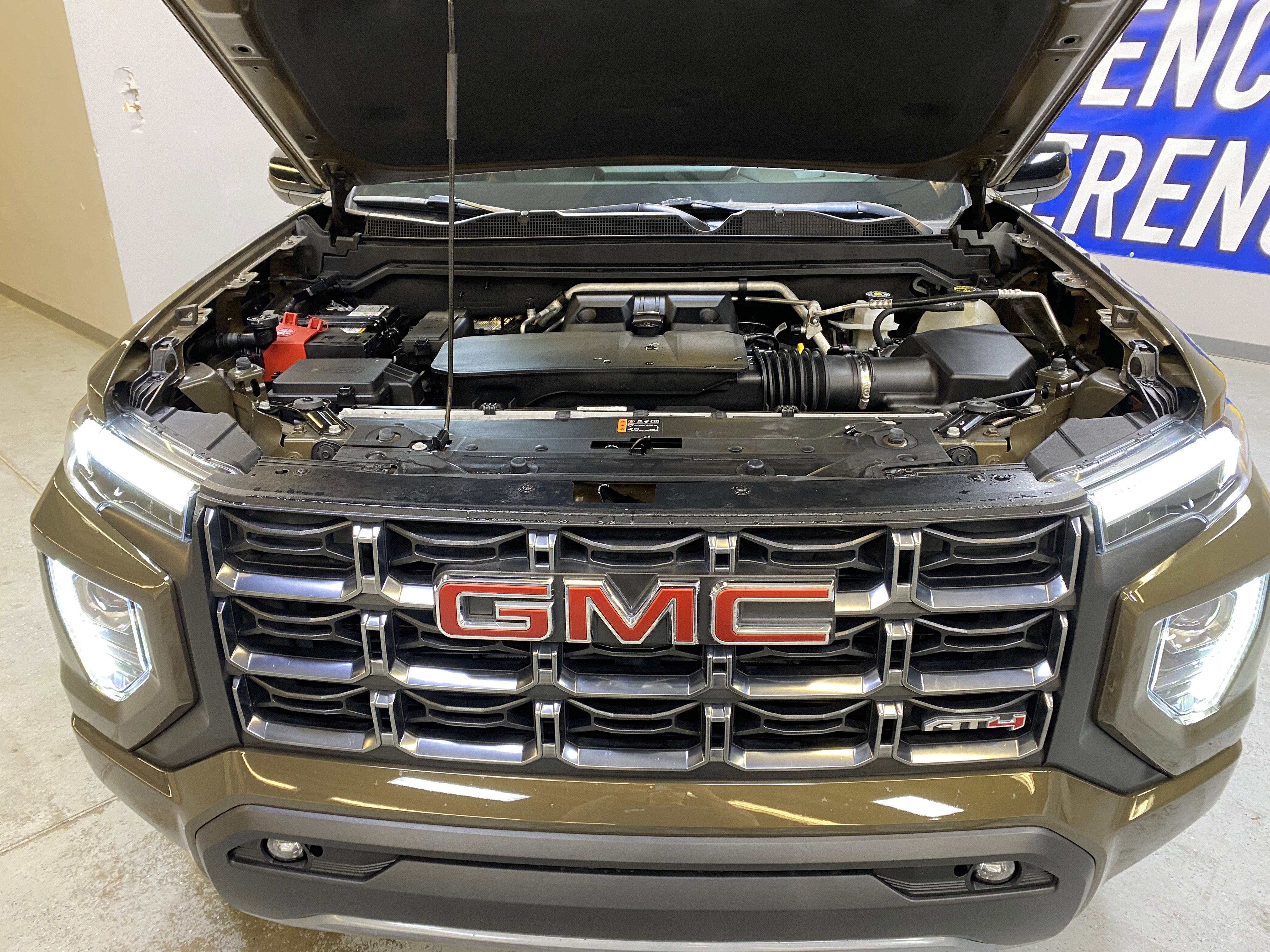 Used 2024 GMC Canyon AT4 image 9