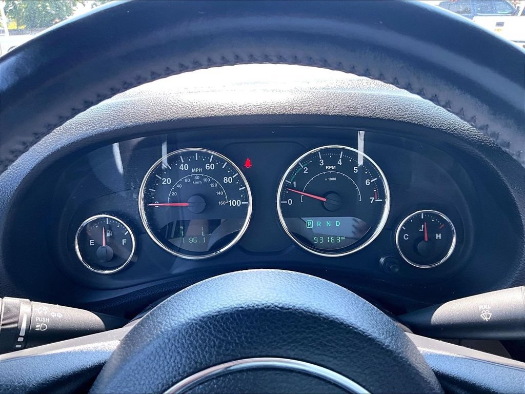 Used 2015 Jeep Wrangler Unlimited Sahara w/ Connectivity Group AWD/4WD image 21