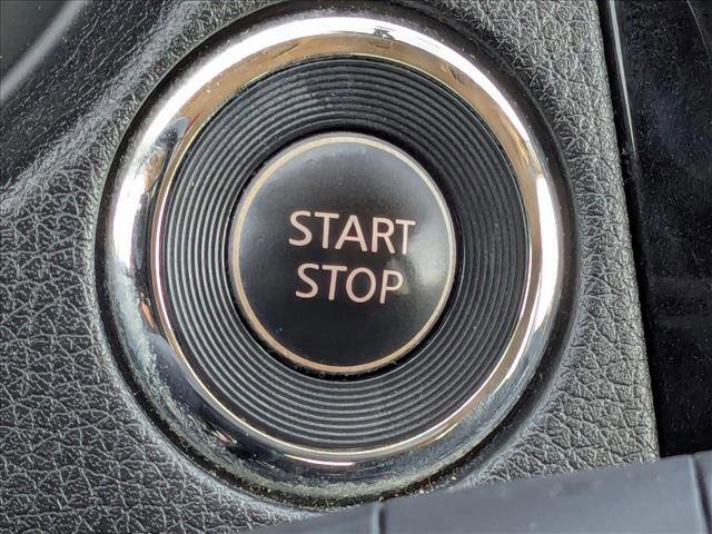 Used 2018 Nissan Rogue SV w/ Premium Package image 17