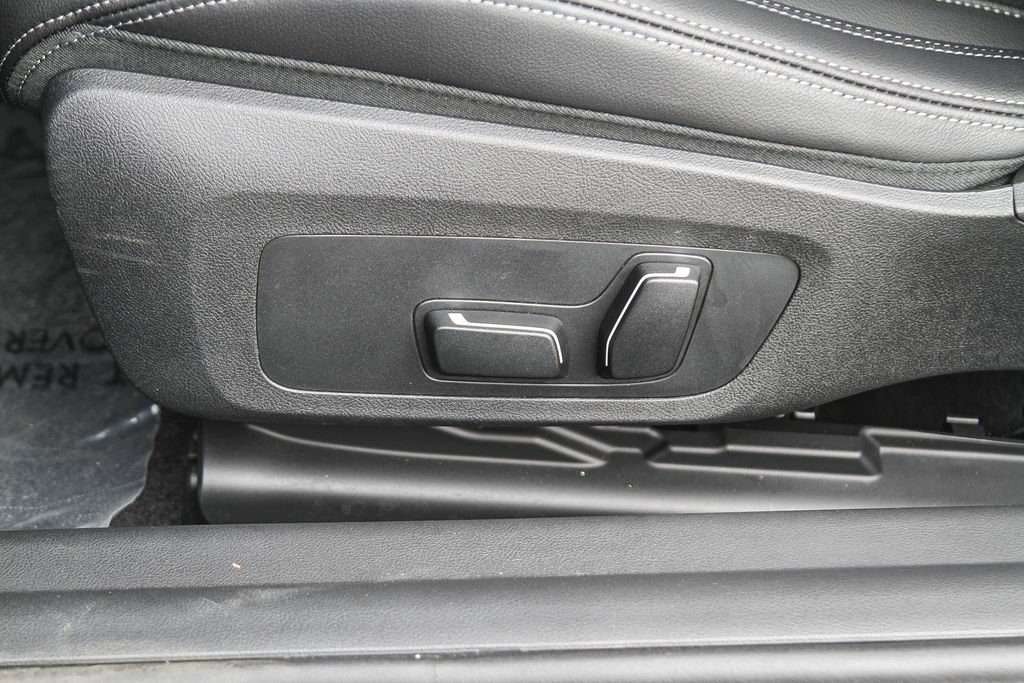 Used 2025 BMW 230i Coupe RWD image 13