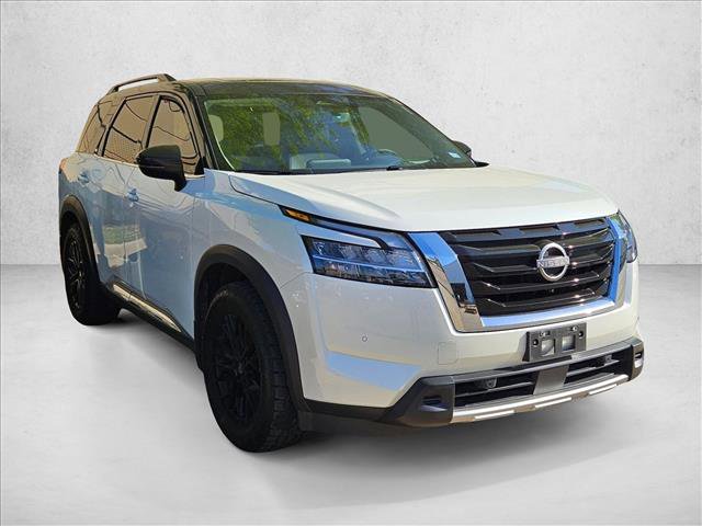 Used 2024 Nissan Pathfinder Platinum image 3