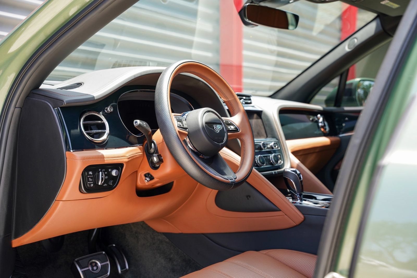 Used 2022 Bentley Bentayga AWD/4WD image 5