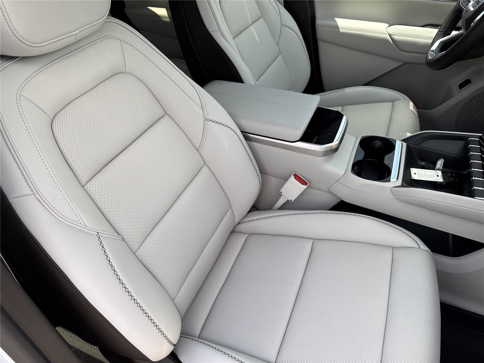 New 2026 GMC Terrain Denali w/ LPO, Floor Liner Package AWD/4WD image 38