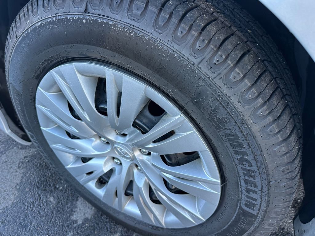 Used 2012 Toyota Camry LE image 22