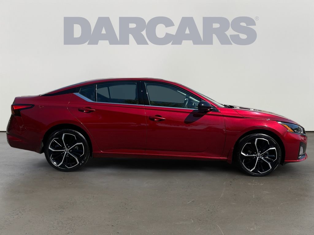 Used 2025 Nissan Altima 2.5 SR AWD/4WD image 8