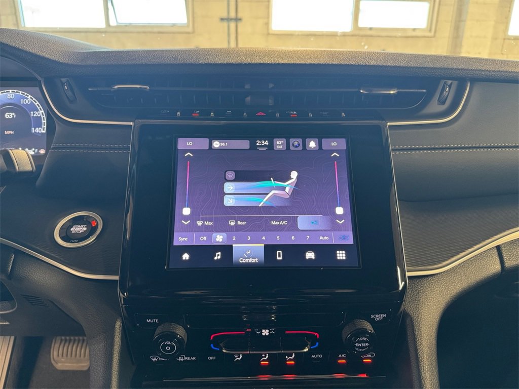 New 2025 Jeep Grand Cherokee 4WD image 30