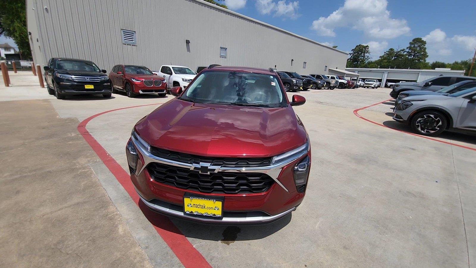 Certified 2024 Chevrolet Trax LT w/ LT Convenience Package FWD image 2