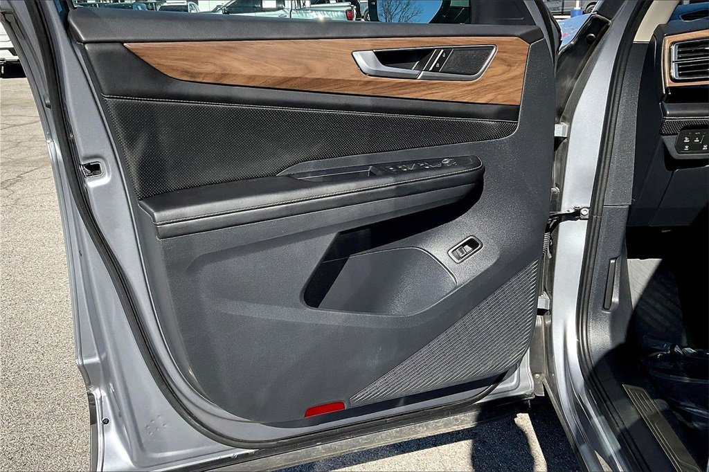 Used 2024 Volkswagen Atlas SE image 18