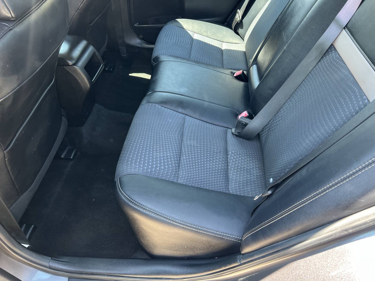 Used 2014 Toyota Camry SE FWD image 12