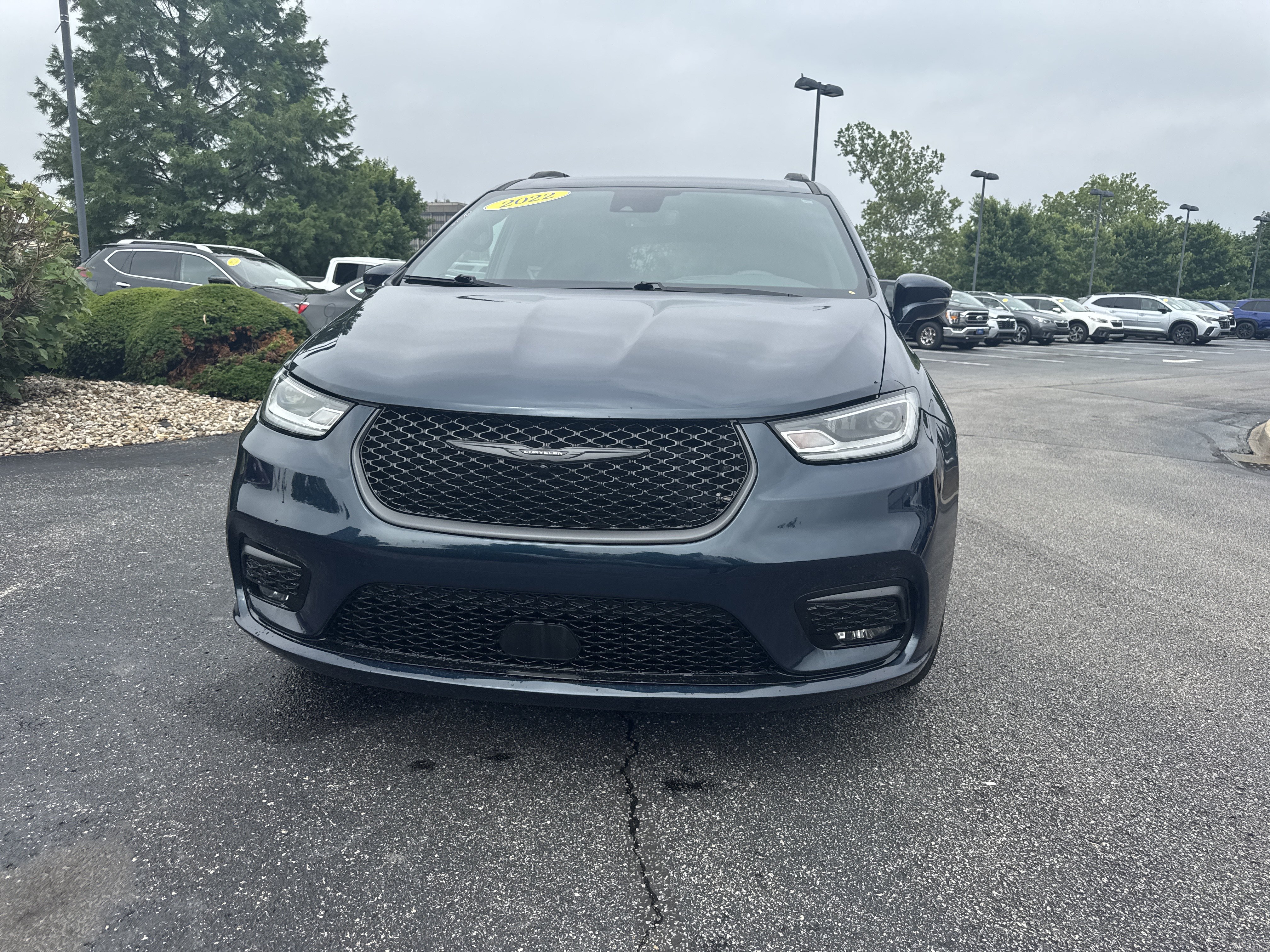 Used 2022 Chrysler Pacifica Touring-L w/ S Appearance Package AWD/4WD image 18