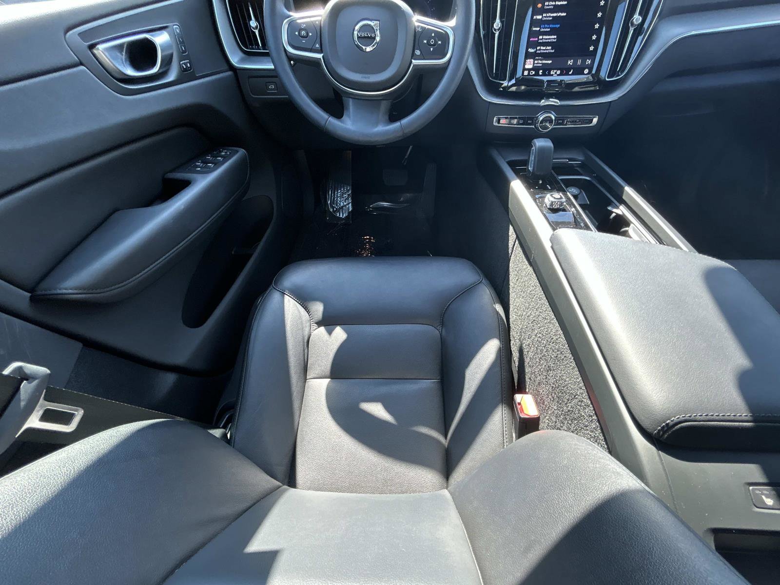 Certified 2024 Volvo XC60 B5 Core w/ Protection Package Premier image 15