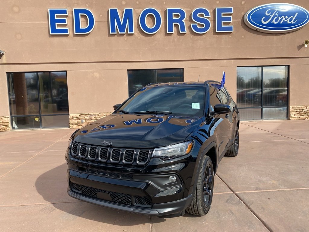 Used 2025 Jeep Compass Latitude w/ Altitude Special Edition image 1