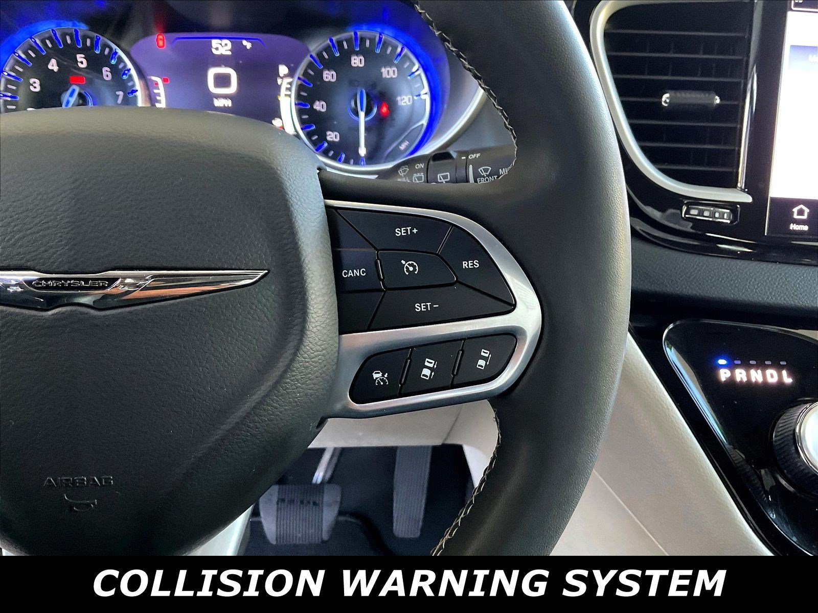 Used 2023 Chrysler Pacifica Touring-L FWD image 11