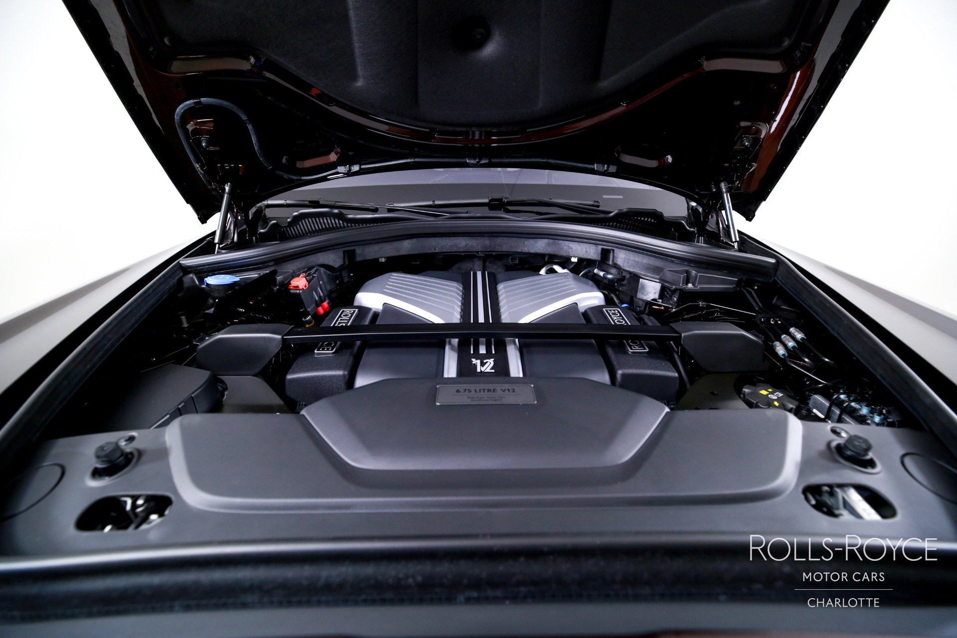 Certified 2025 Rolls-Royce Cullinan image 38