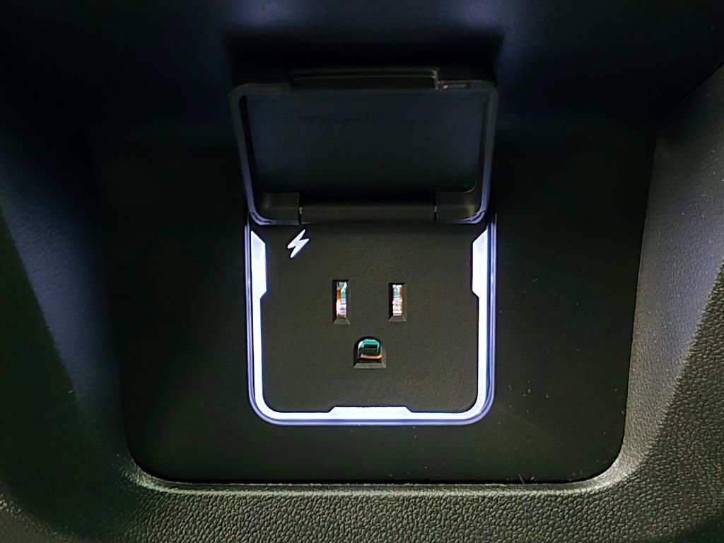 New 2025 Chevrolet Suburban Z71 w/ Z71 Off-Road Package image 32