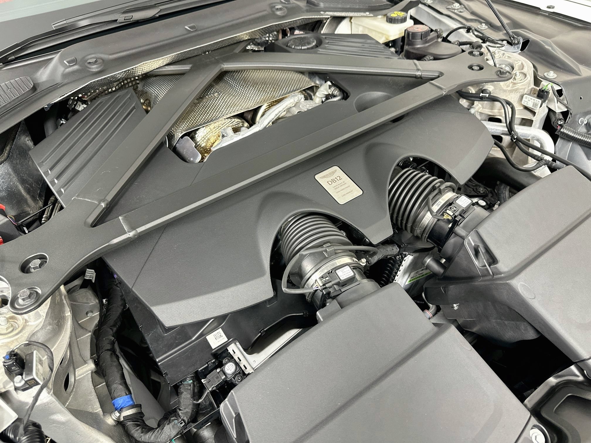 Used 2024 Aston Martin DB12 Coupe RWD image 31