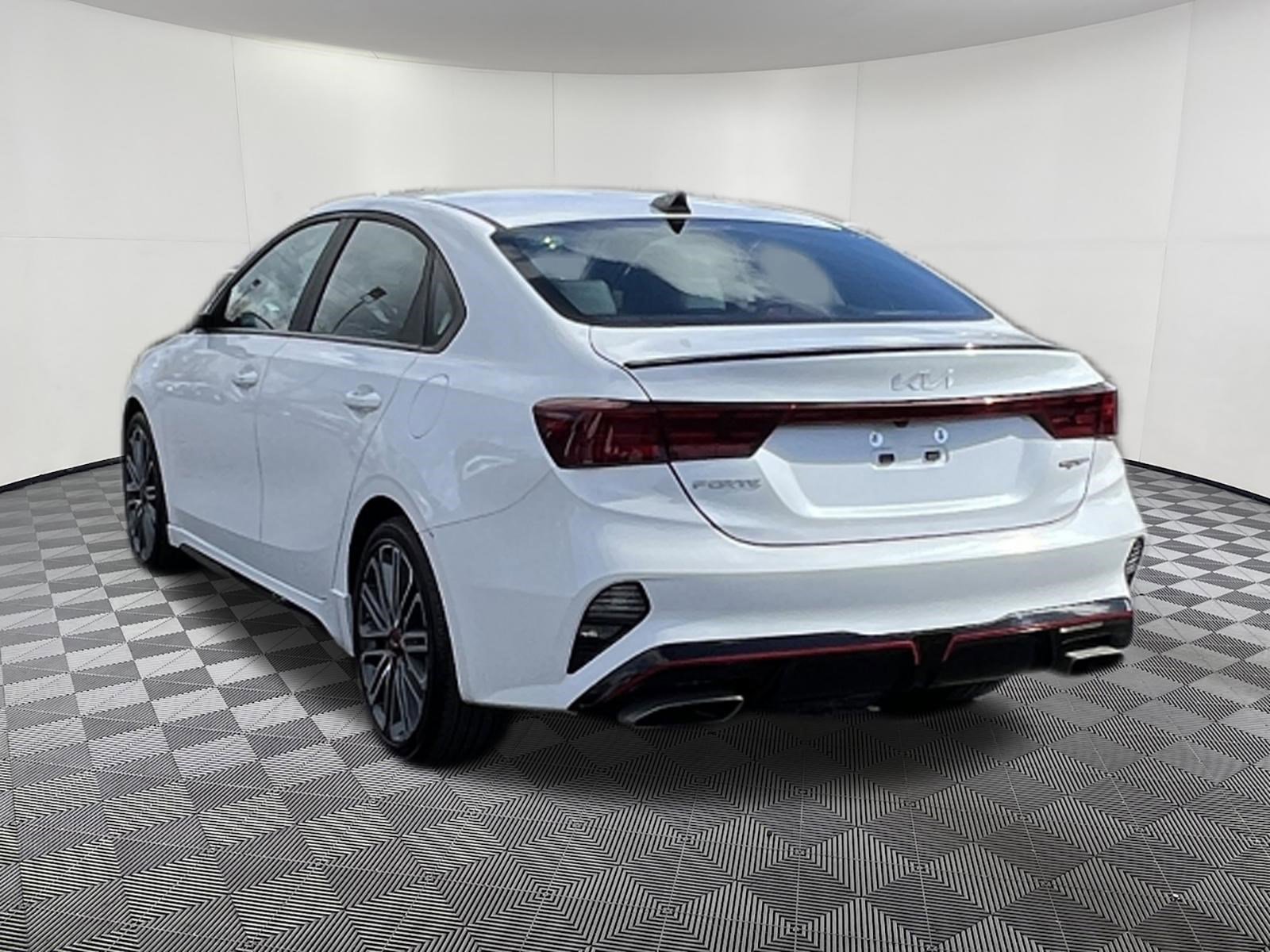 Used 2022 Kia Forte GT w/ GT Technology Package FWD image 4