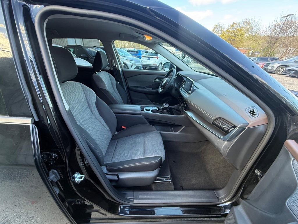 Used 2021 Nissan Rogue SV AWD/4WD image 16