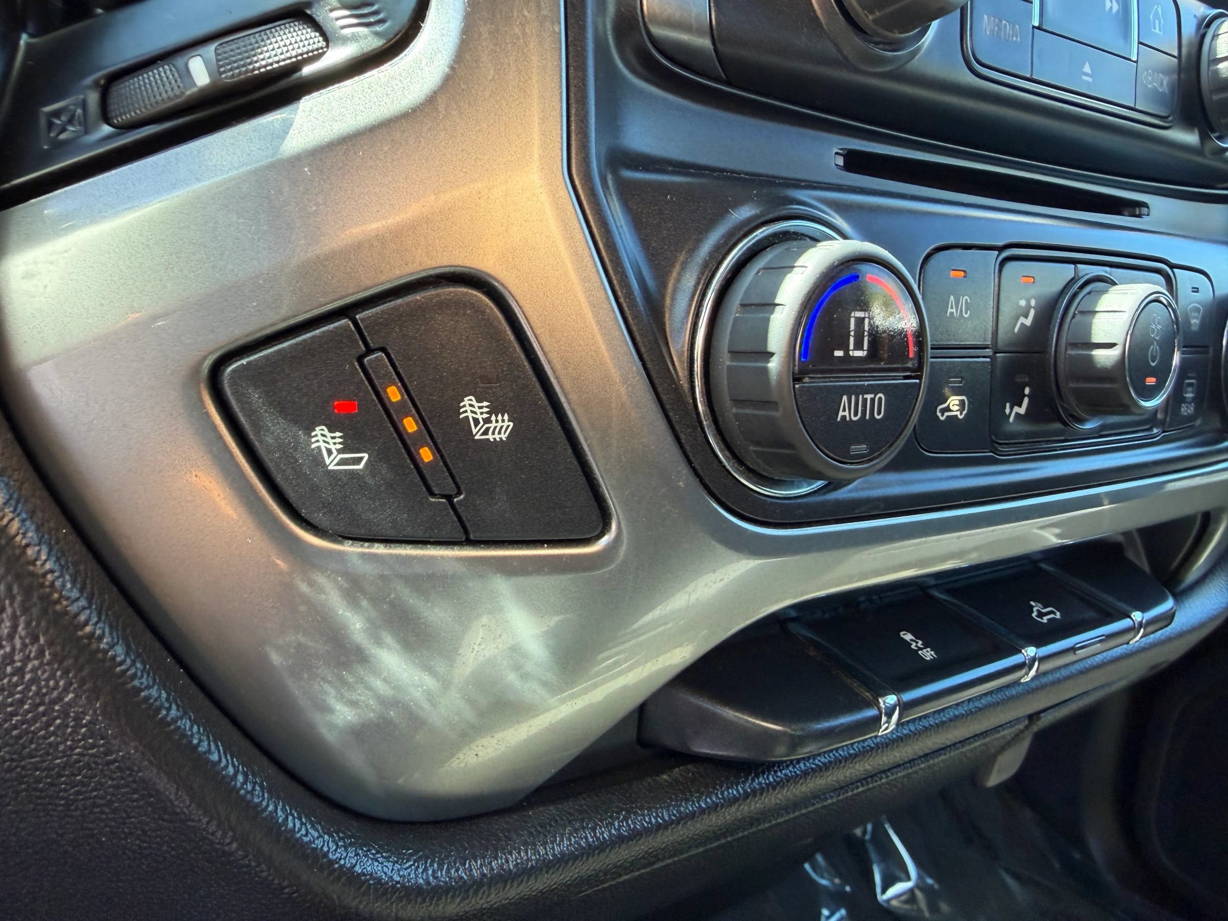 Used 2015 Chevrolet Silverado 2500 LT w/ LT Convenience Package AWD/4WD image 32