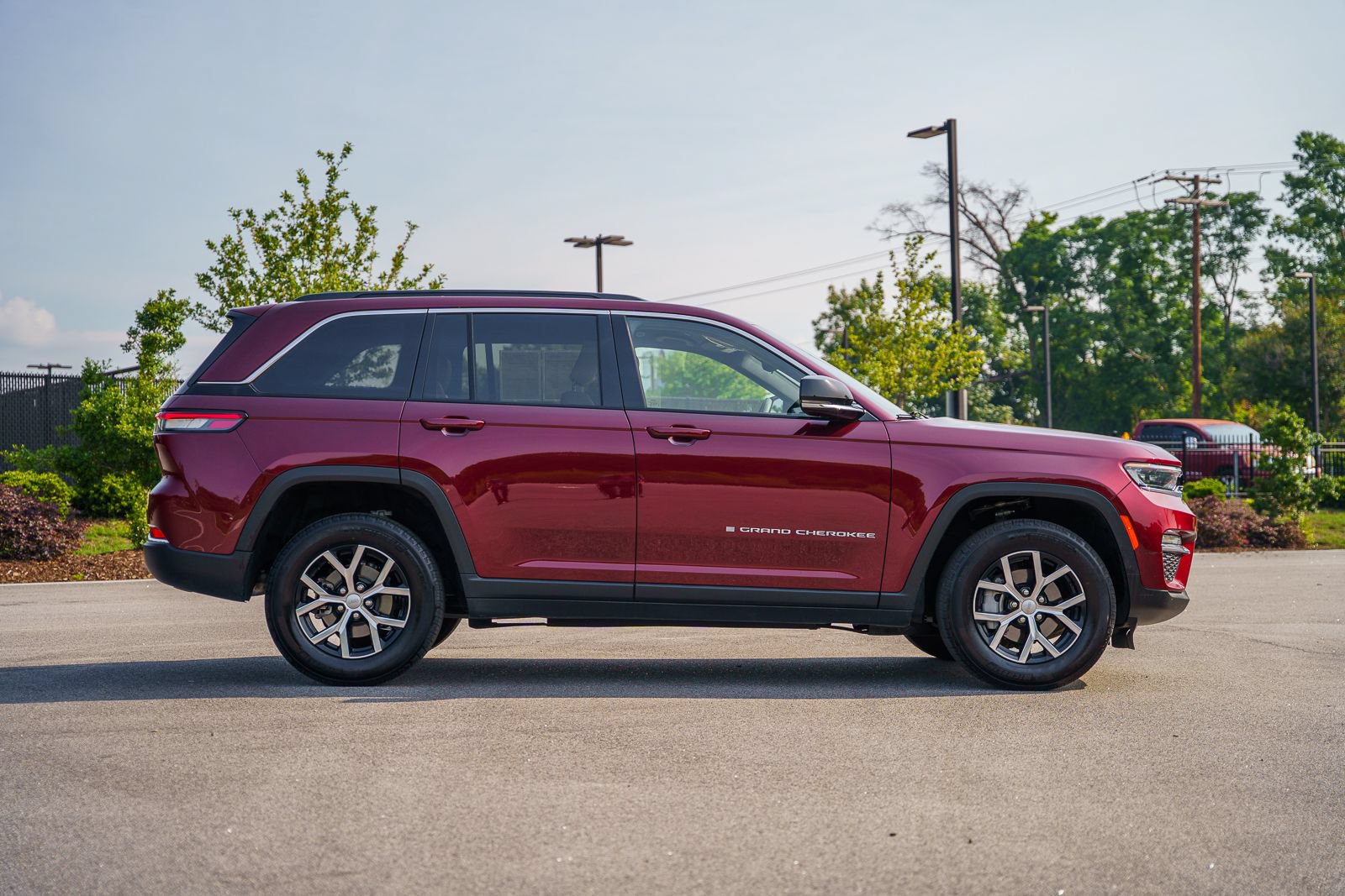 Used 2024 Jeep Grand Cherokee Limited RWD image 8