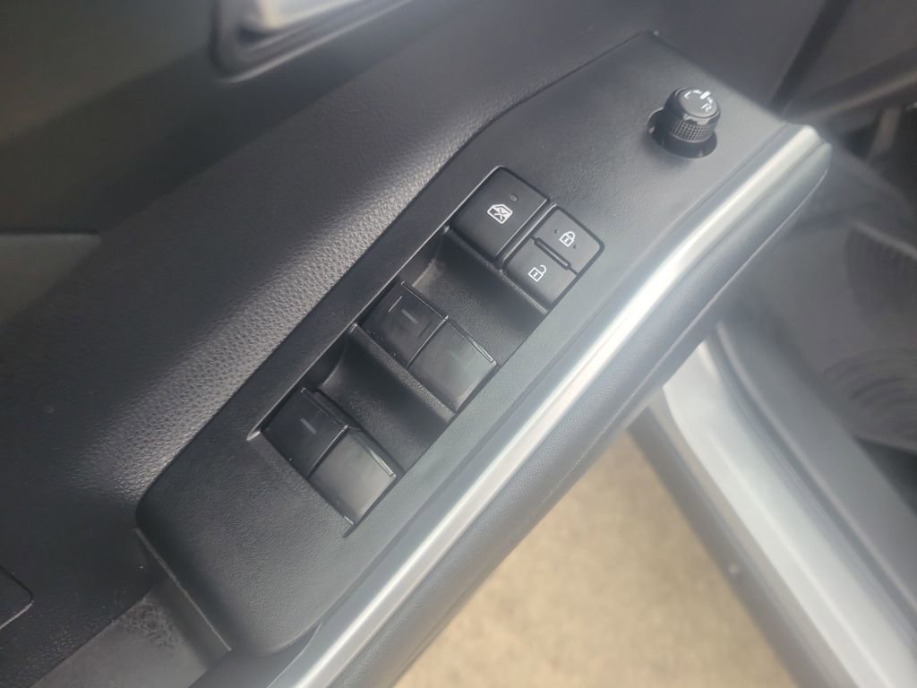 Used 2023 Toyota Highlander XLE image 11