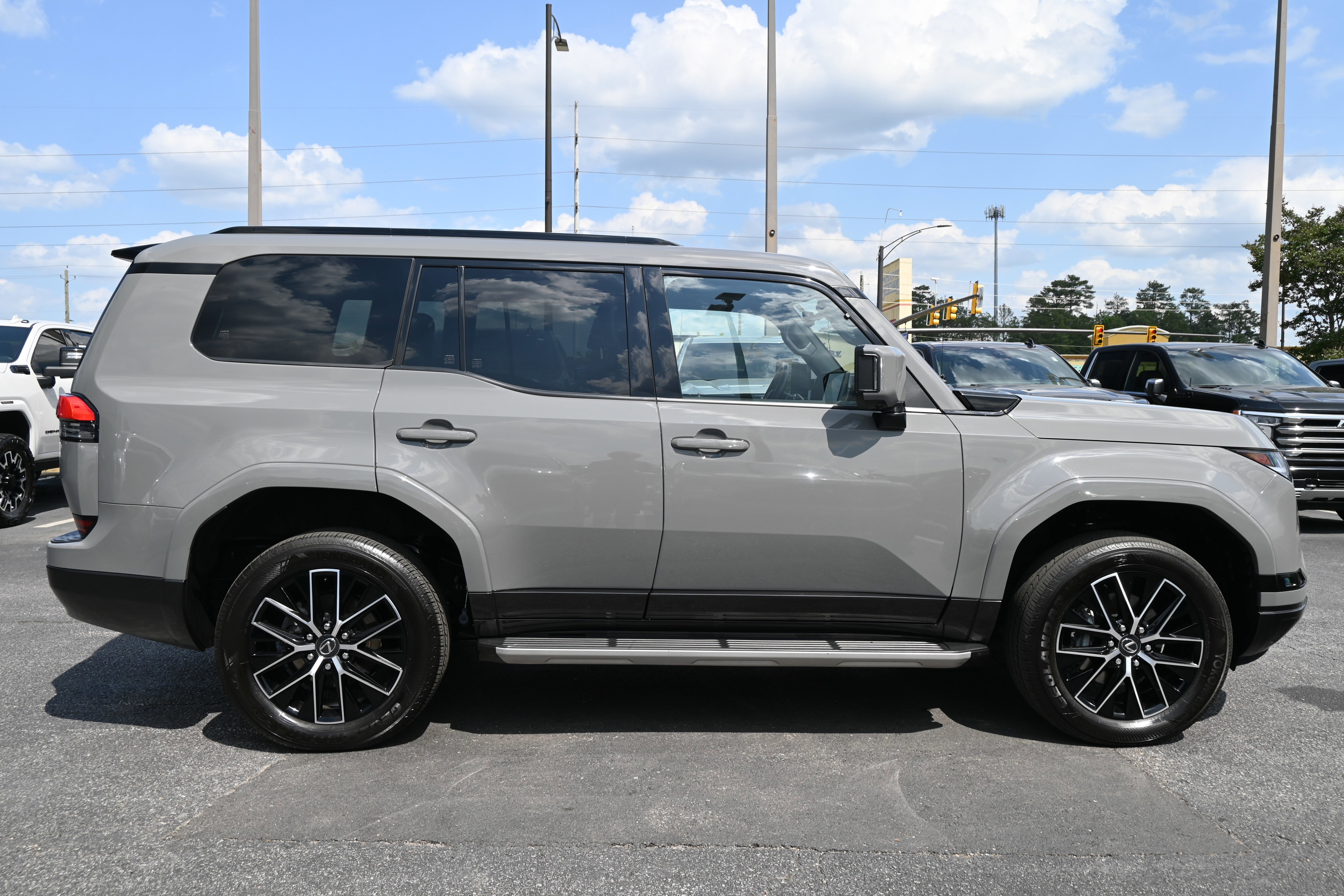 Used 2024 Lexus GX 550 w/ Accessory Package (Z1) AWD/4WD image 11