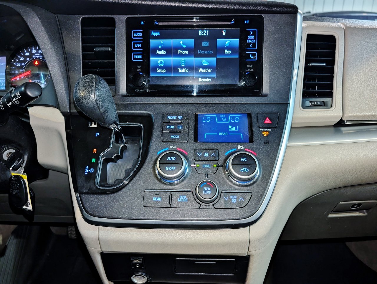 Used 2015 Toyota Sienna LE FWD image 35