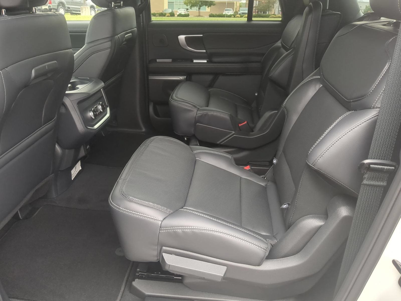 New 2027 Ford Expedition Max Platinum w/ Stealth Performance Package AWD/4WD image 30