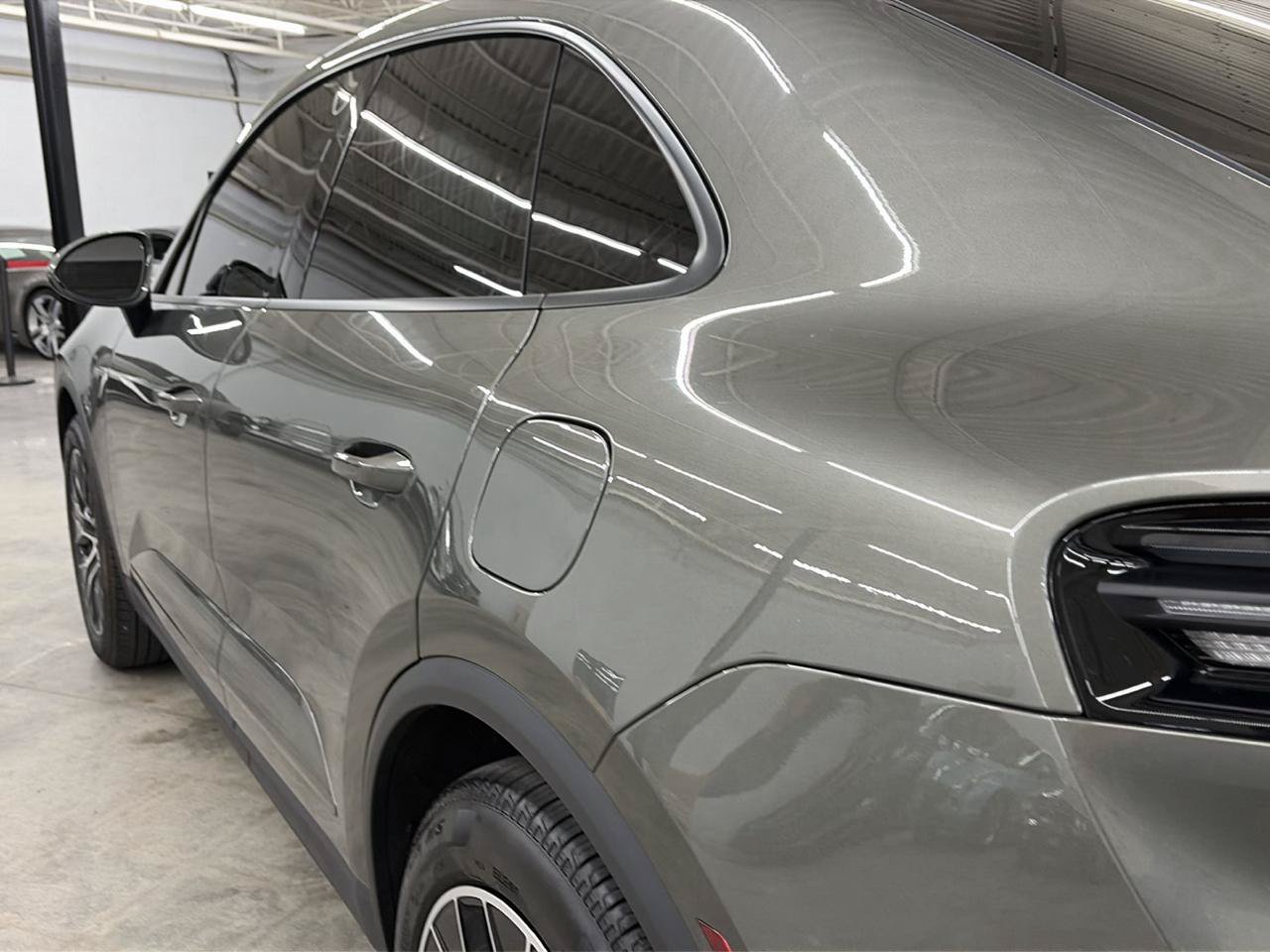 Used 2025 Porsche Macan Electric w/ Premium Package RWD image 12