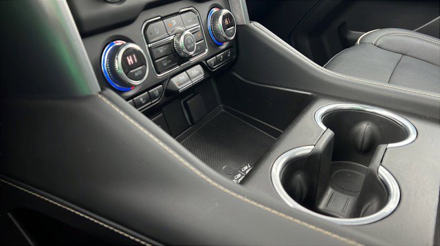 Used 2023 GMC Yukon XL SLT w/ SLT Luxury Package image 15