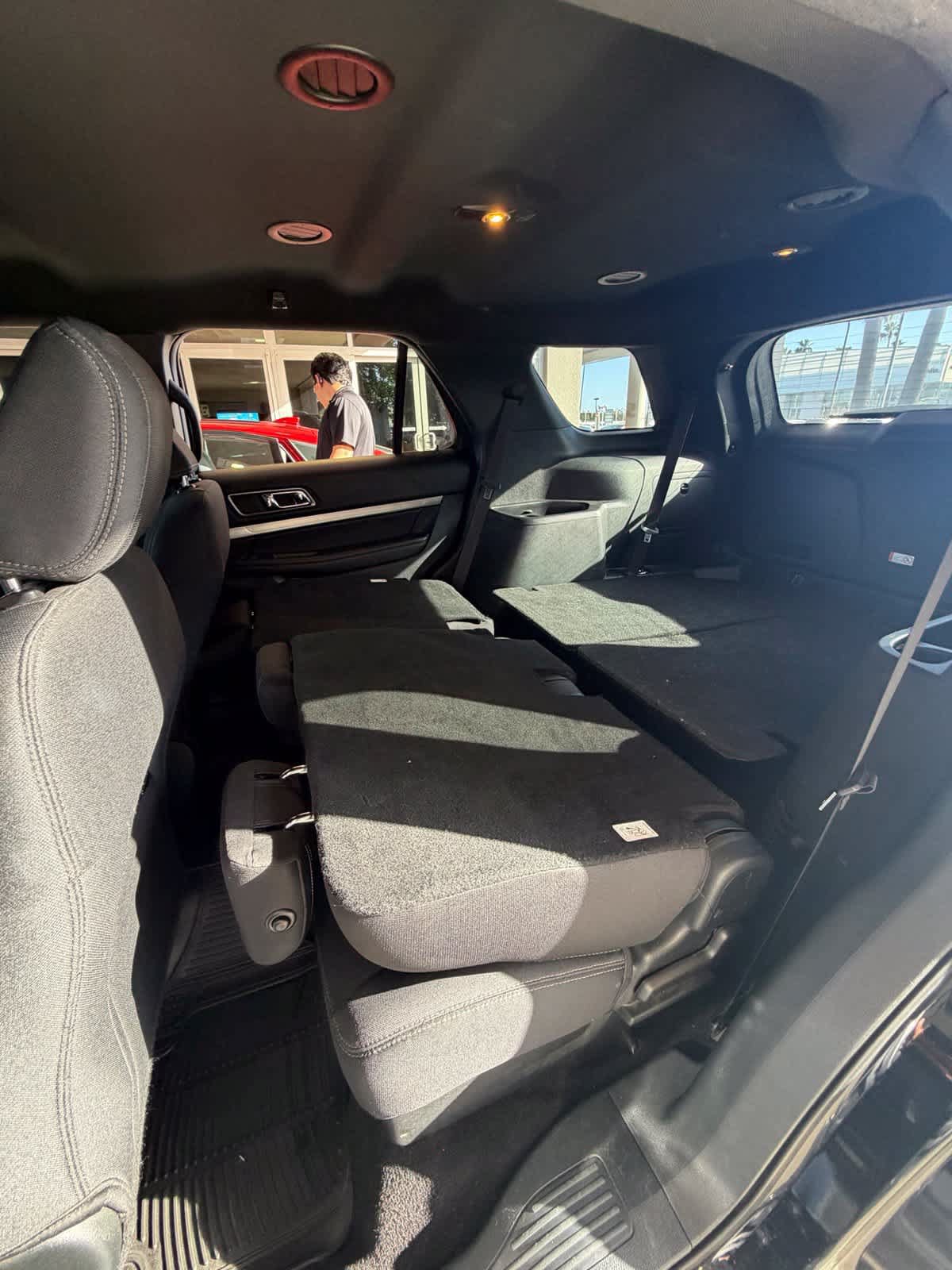 Used 2018 Ford Explorer XLT w/ Equipment Group 201A FWD image 16