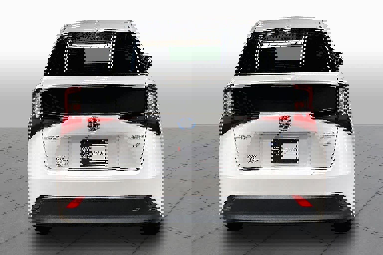 Used 2021 Toyota Prius L Eco FWD image 5