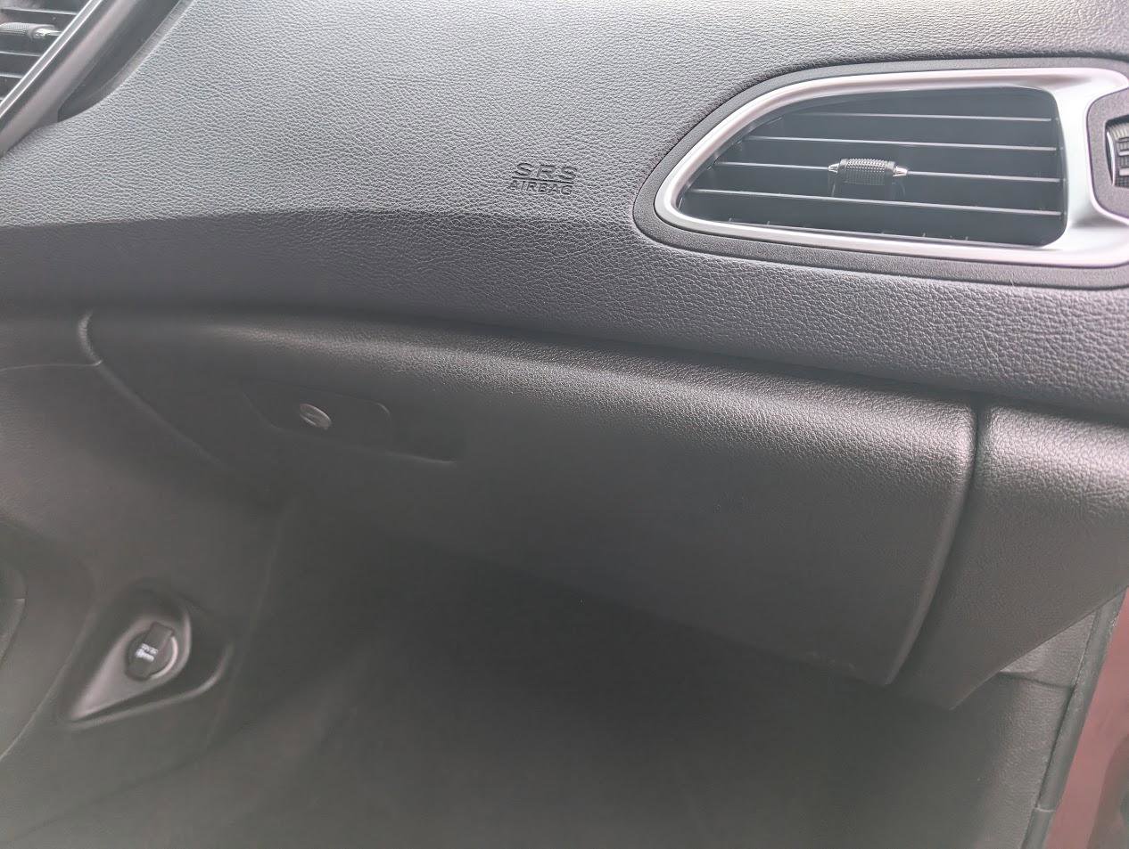 Used 2015 Chrysler 200 Limited w/ Convenience Group image 36