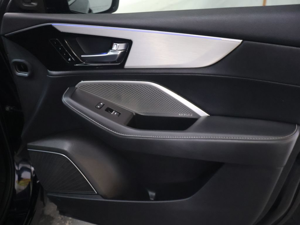 Used 2023 Acura MDX FWD w/ Technology Package image 12
