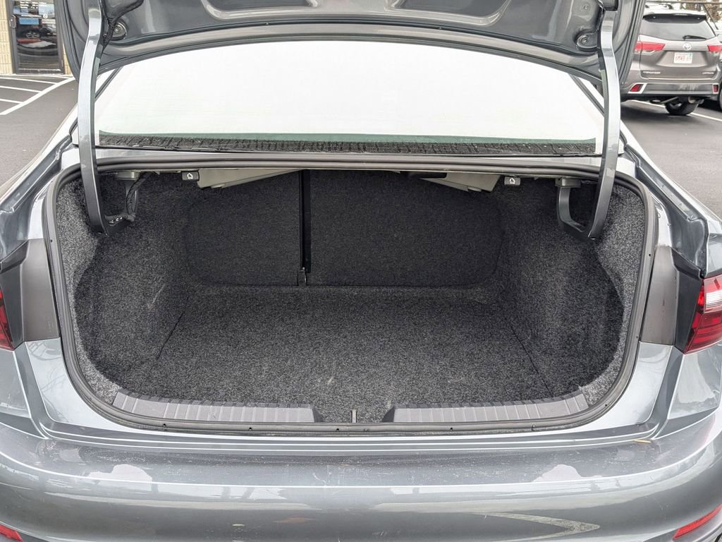 Used 2025 Volkswagen Jetta Sport image 31