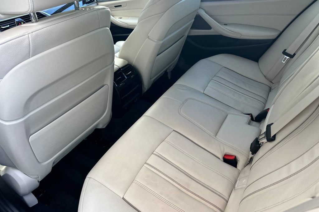 Used 2023 BMW M550i xDrive w/ Executive Package AWD/4WD image 12