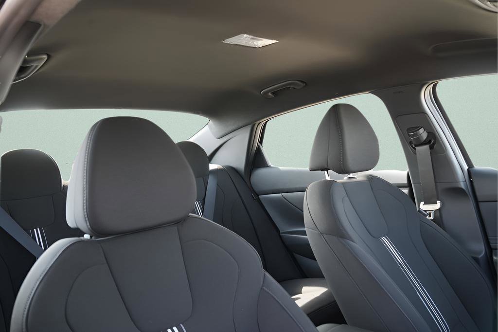 Used 2025 Hyundai Elantra SEL FWD image 14