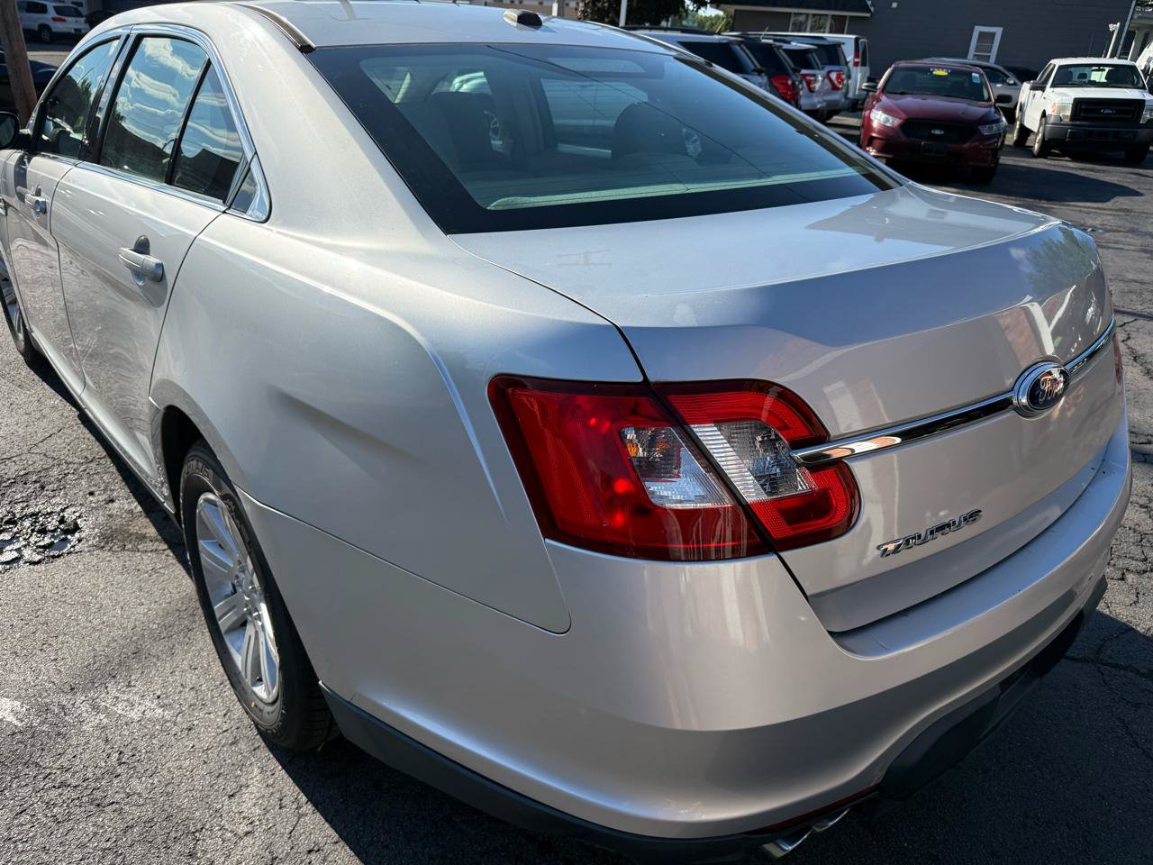 Used 2011 Ford Taurus SE FWD image 10