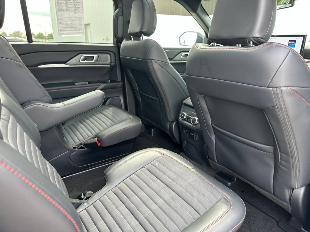 Used 2026 Ford Explorer ST-Line w/ ST-Line Street Pack AWD/4WD image 31