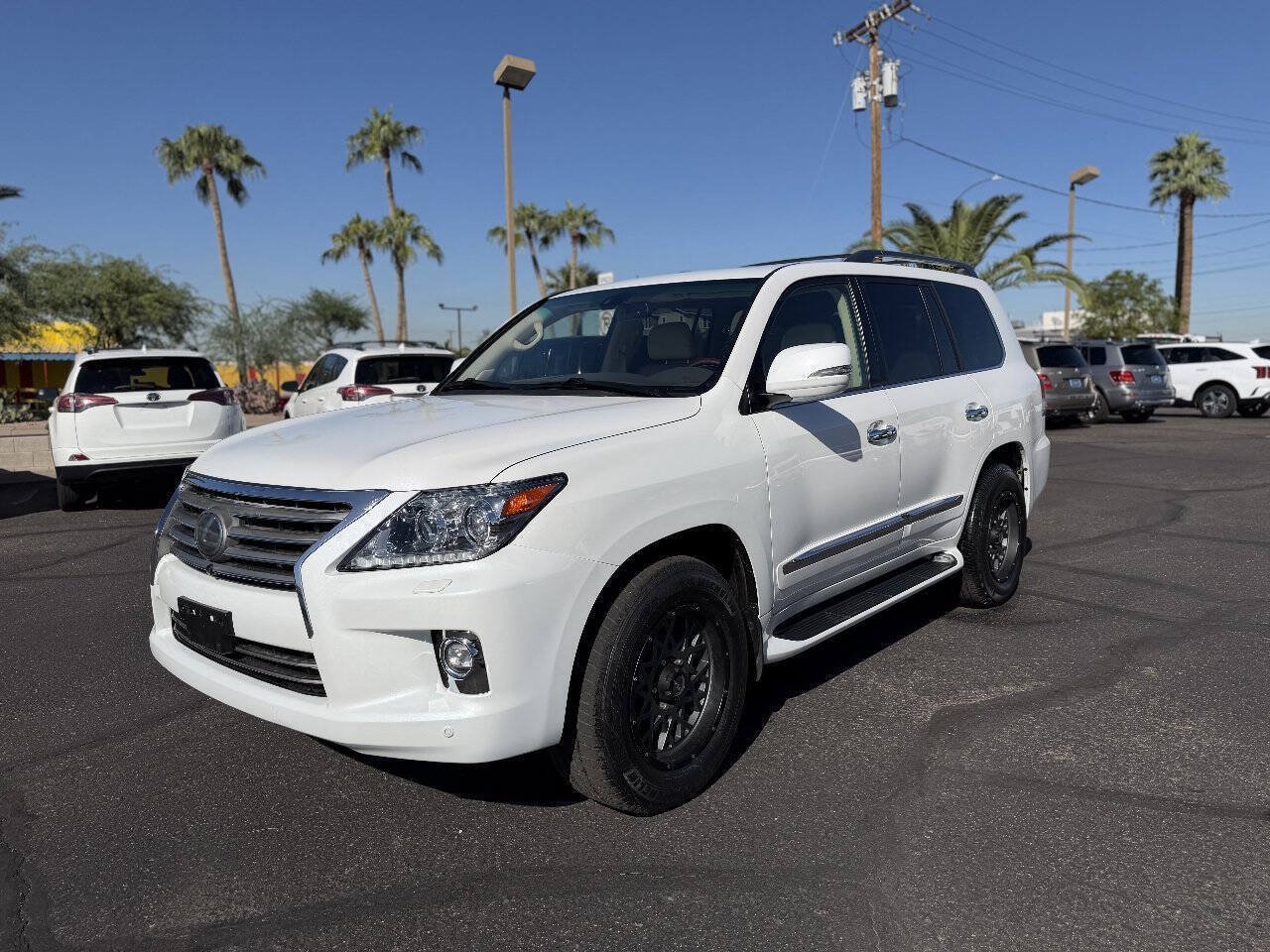 Used 2015 Lexus LX 570 4WD image 2