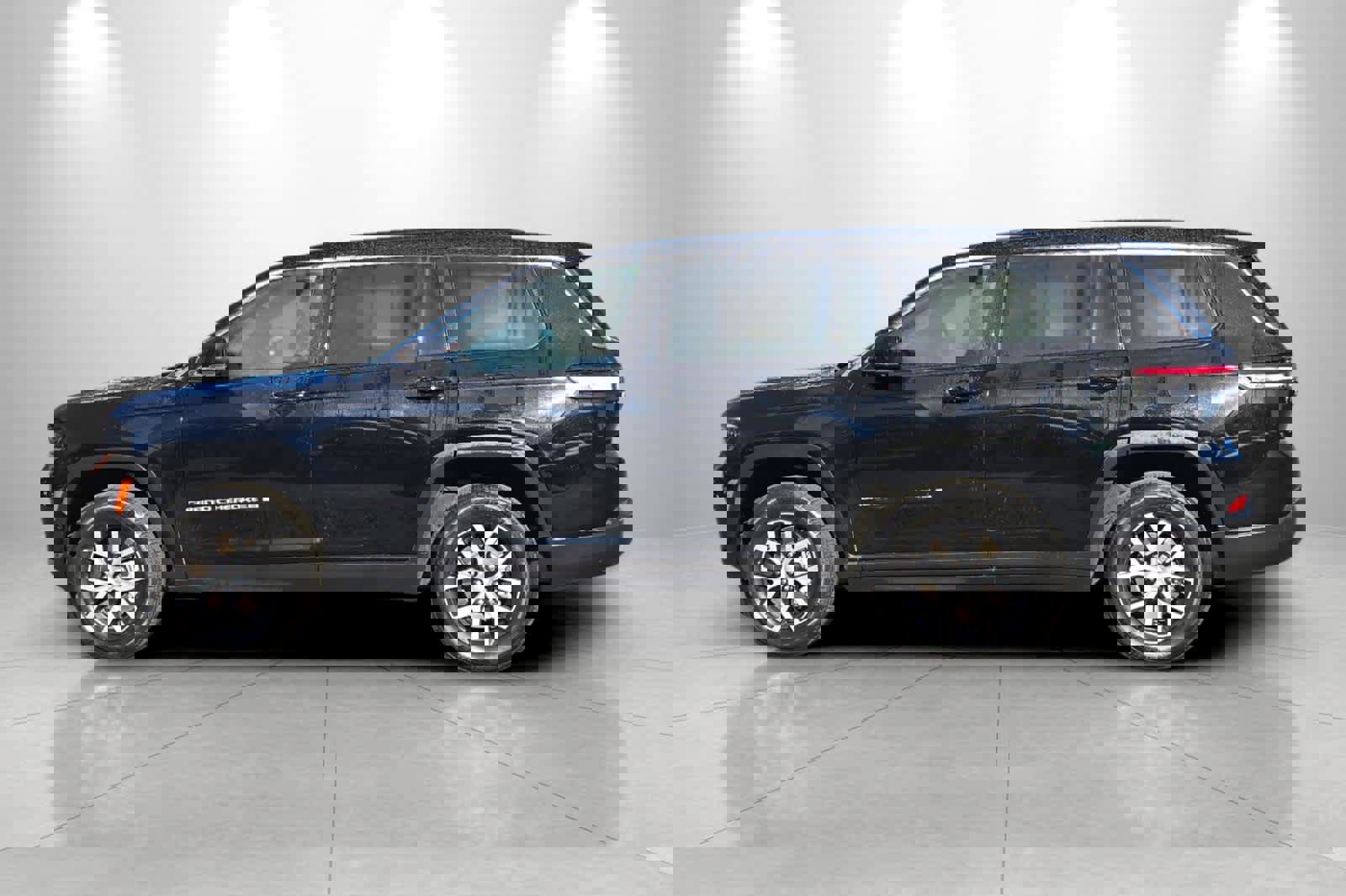 Used 2024 Jeep Grand Cherokee L Limited w/ Luxury Tech Group II image 5