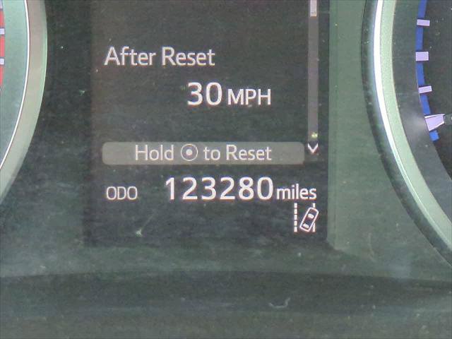 Certified 2017 Toyota Highlander LE FWD image 25