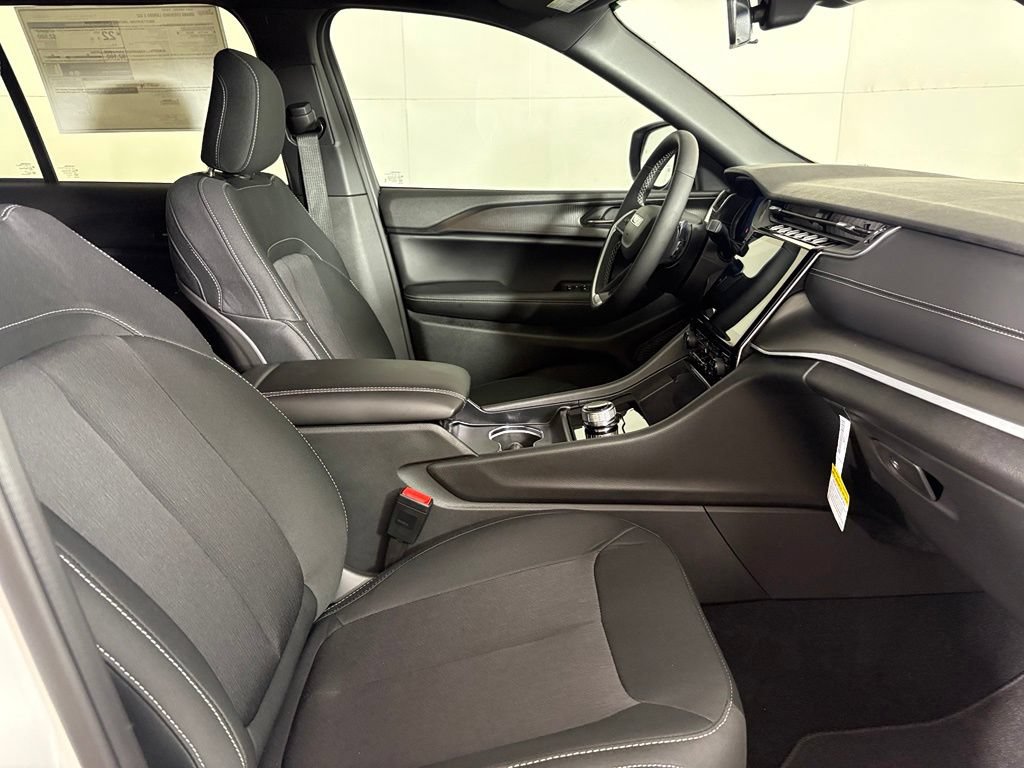 New 2027 Jeep Grand Cherokee Laredo X RWD image 14