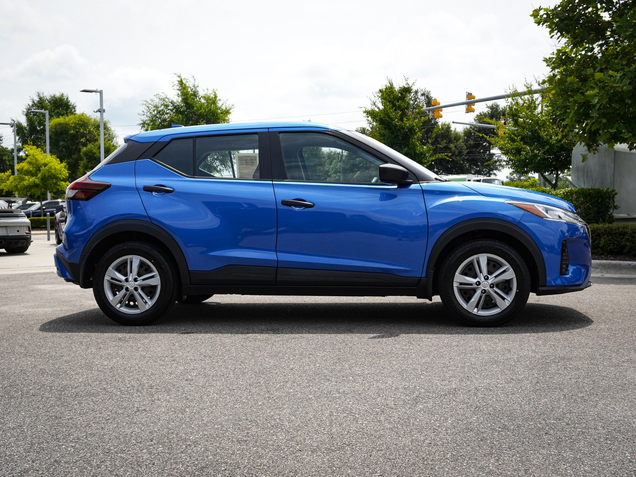 Used 2022 Nissan Kicks S FWD image 11