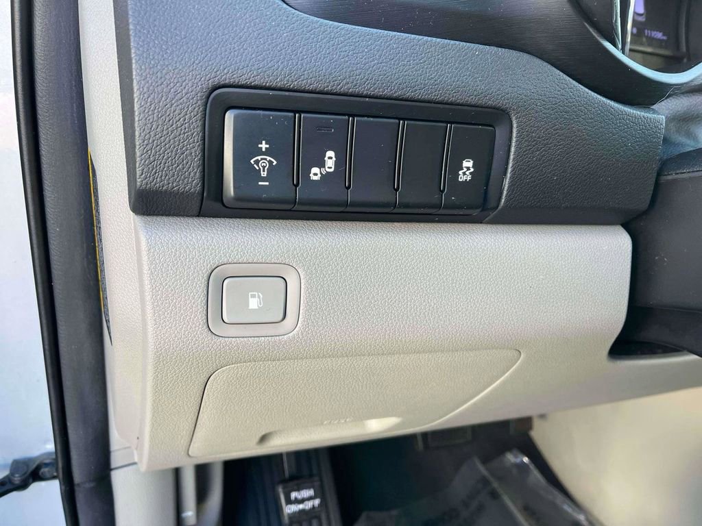 Used 2020 Kia Sedona EX image 16