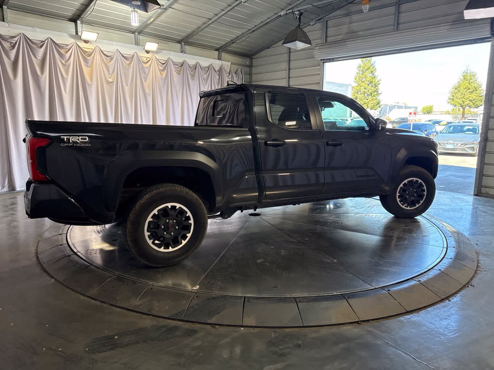 Used 2024 Toyota Tacoma TRD Off-Road AWD/4WD image 4