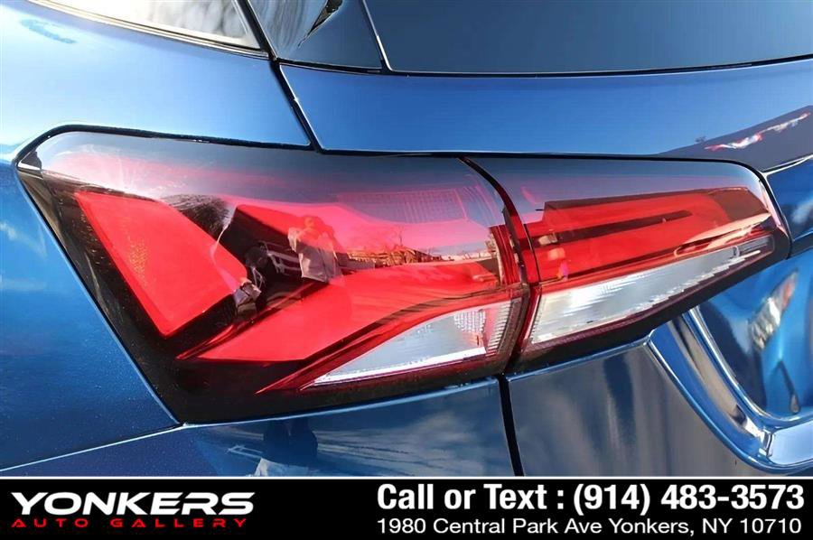 Used 2022 Chevrolet Equinox RS w/ Infotainment Package image 8